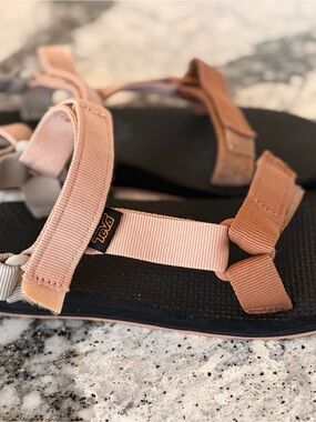Teva Women’s Pink and Tan Outdoor Sport Sandals, size 7